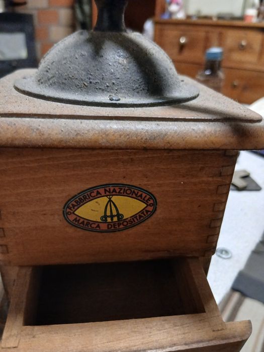 Moedor de Café Antigo Fabbrica Nazionale - Italiano (Anos 30/50) - Mod