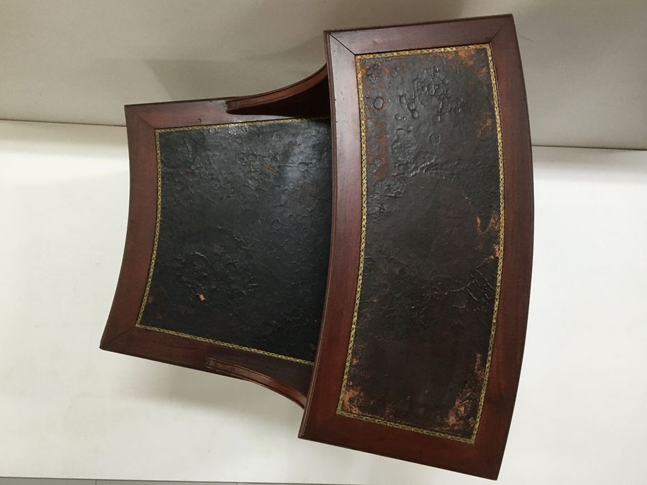 Corner Table – 1940s64551182170243124