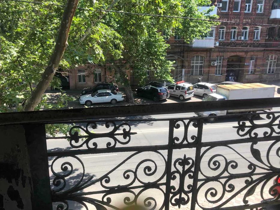 Продается 2-комнатная квартира в центре Молдаванки