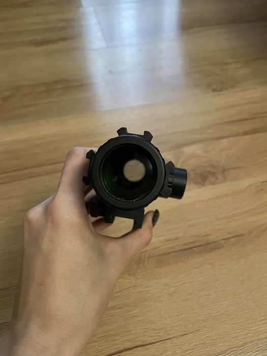 Оптичний приціл KONUS з кріпленням