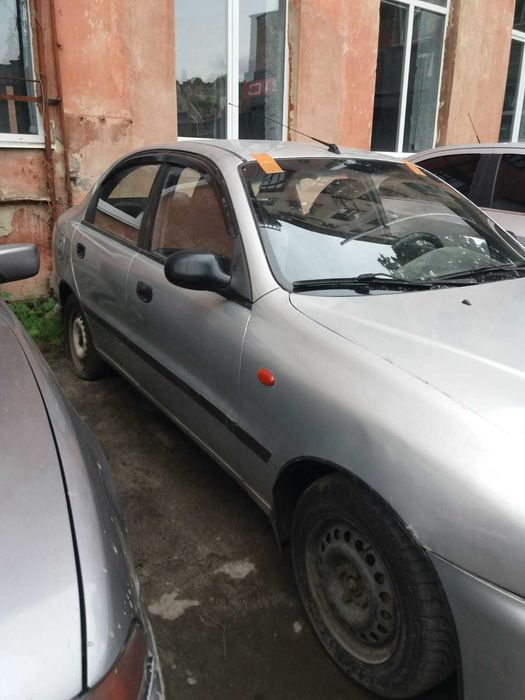 Автомобіль Daewoo lanos