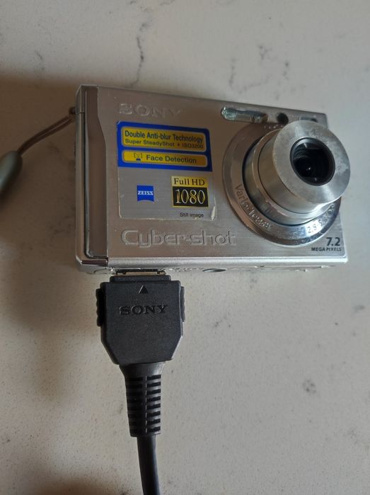 Câmara Sony Cibershot DSC W80 com bateria extra  e cartão 1 GB