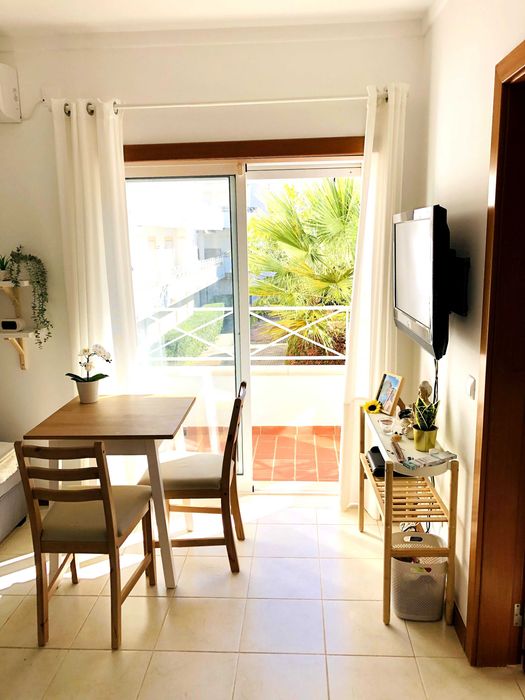 Apartamento muito bonito e acolhedor perto de uma praia de sonho! - com vista para o jardim e 2 varandas