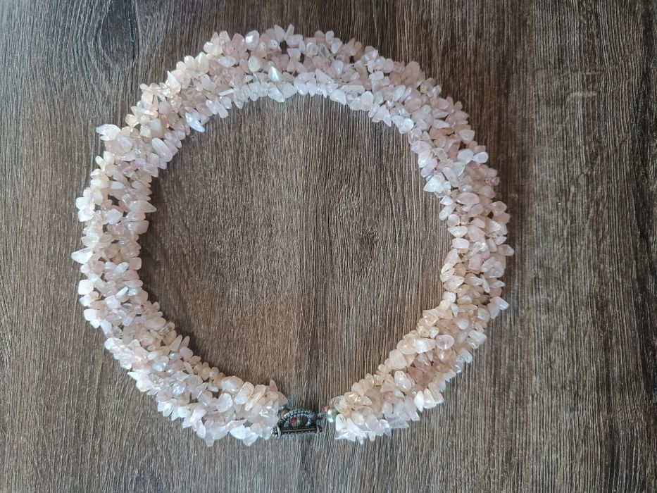 Naszyjnik z różowego kwarcu