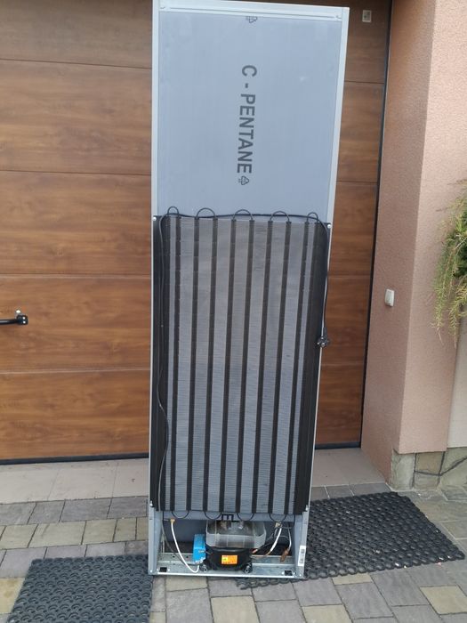 Холодильник Whirlpool.робочий.в гарному стані 200см×60×60.