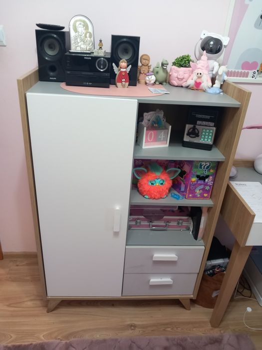 Komplet mebli. Szafa, biurko, komoda.