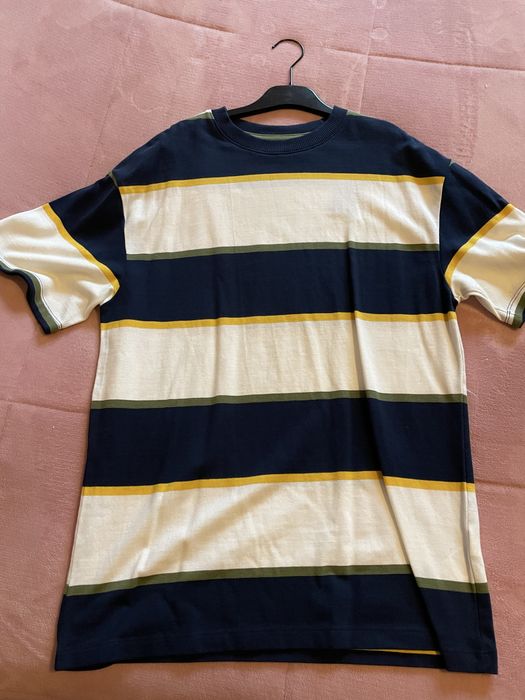 T-shirt com etiqueta homem