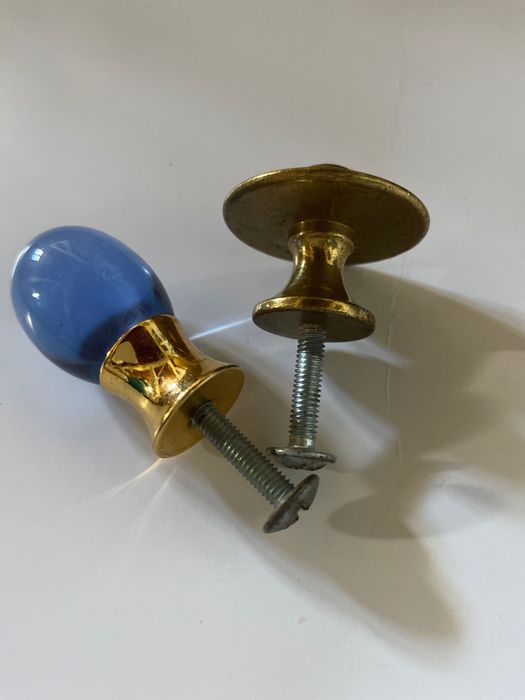 Dois puxadores antigos