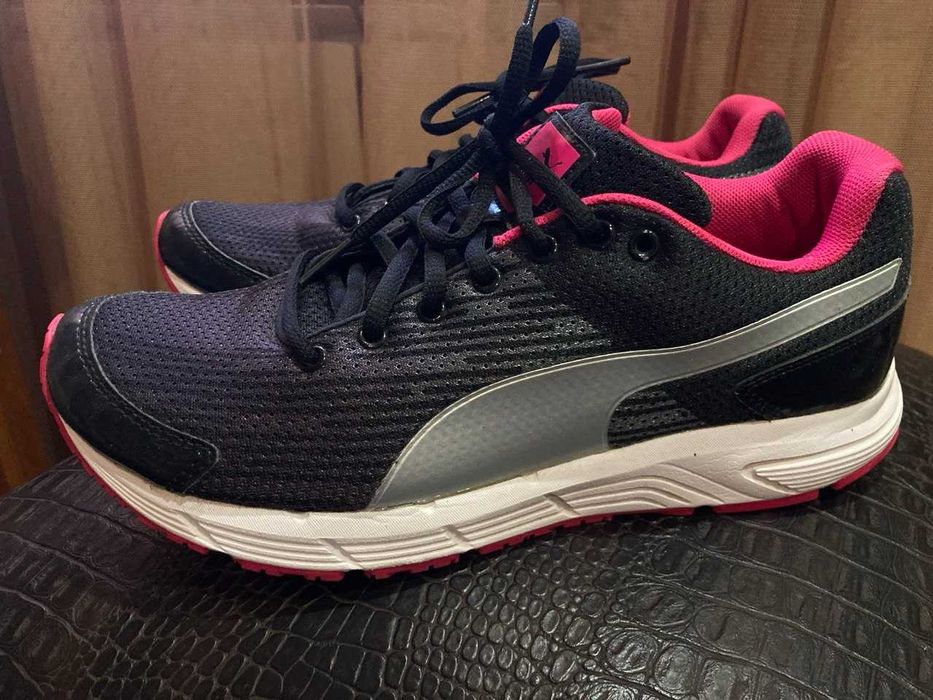 Жіночі спортивні кросівки Puma 38 розмір
