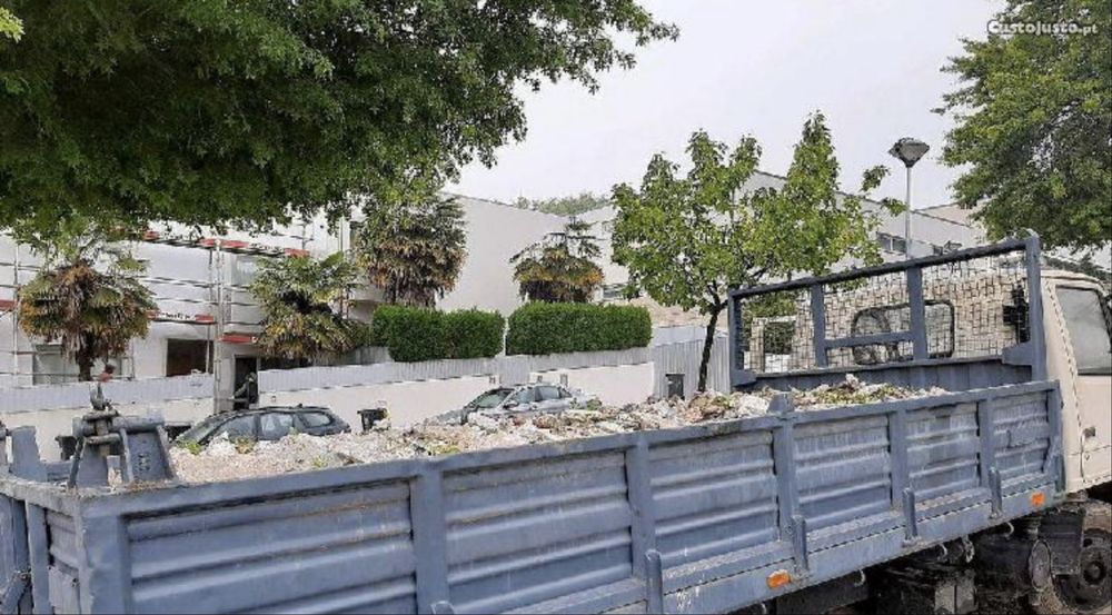 Recolha de entulho moveis e madeiras