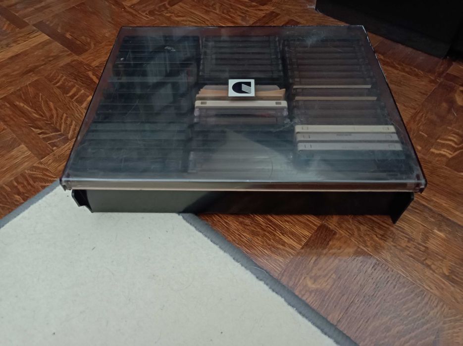 Caixa vintage para cassetes audio