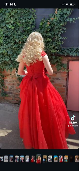 Плаття червоне на випуск