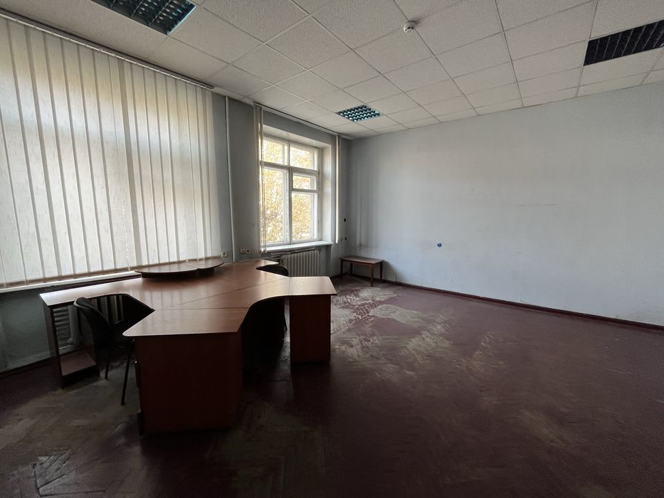 Окремий кабінет 30 квадратів в центрі міста