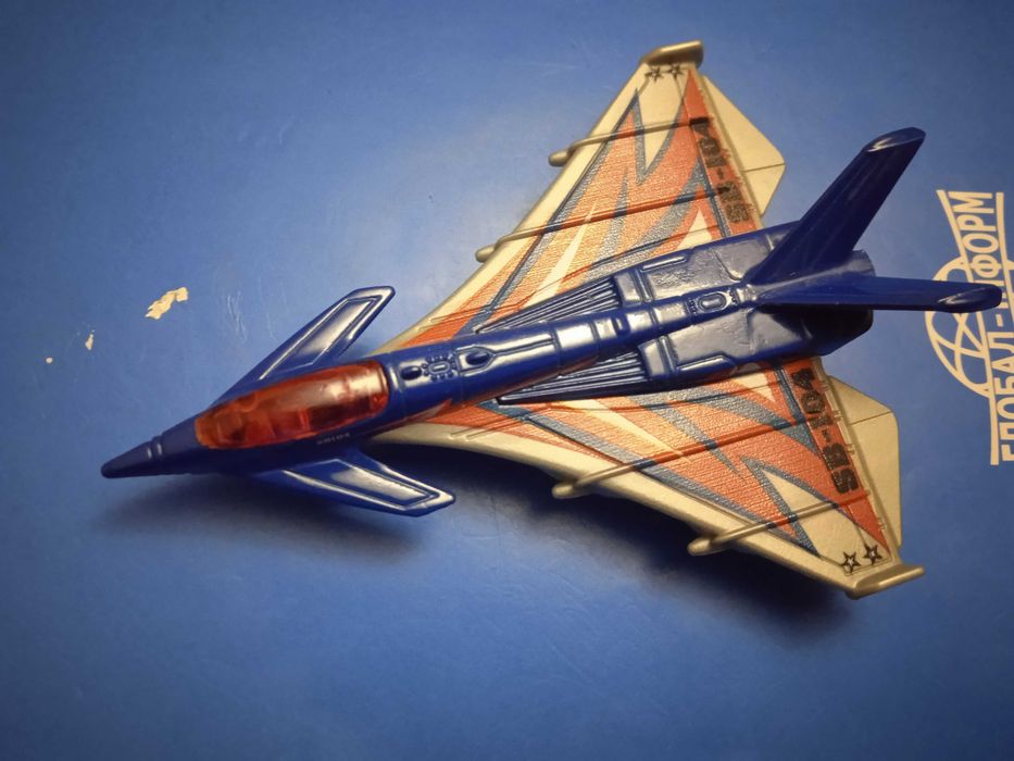 Модель самолет 2011 Matchbox