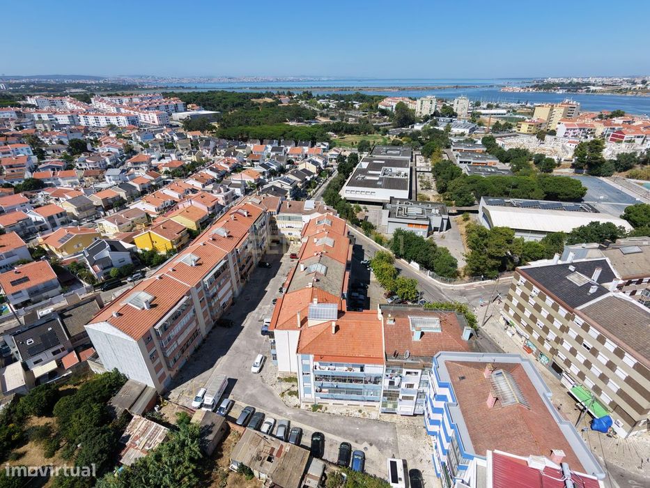 Apartamento T2 com Varanda Cruz de Pau, Amora - Seixal -