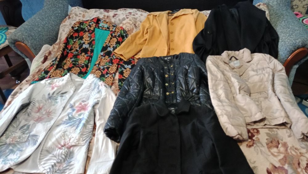 Курточка бежевого цвета на весну.