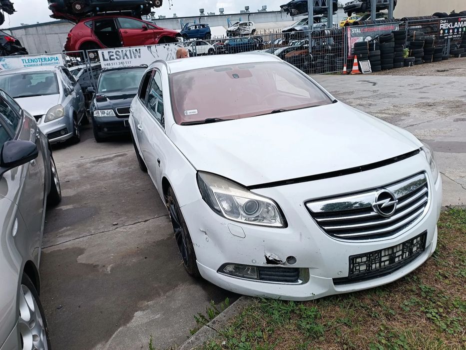 Opel insignia 4X4 OPC-line z silnikiem diesla 2,0 A20DTH I skrzynią manualną Ozn.f40  lakier Z40R