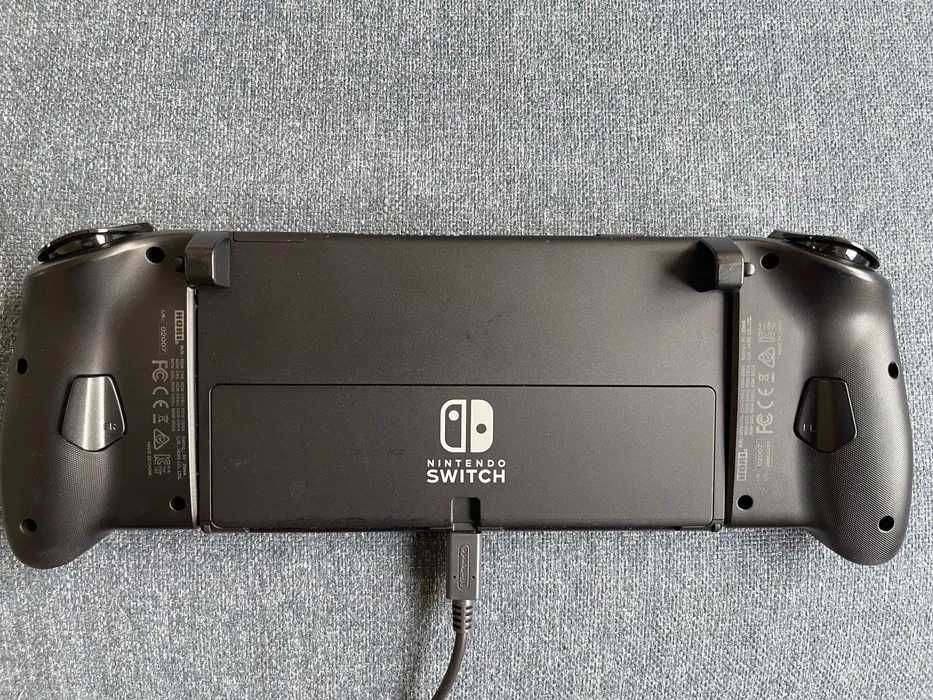 Nintendo Switch V2 desbloqueada com grip hori e acessorios