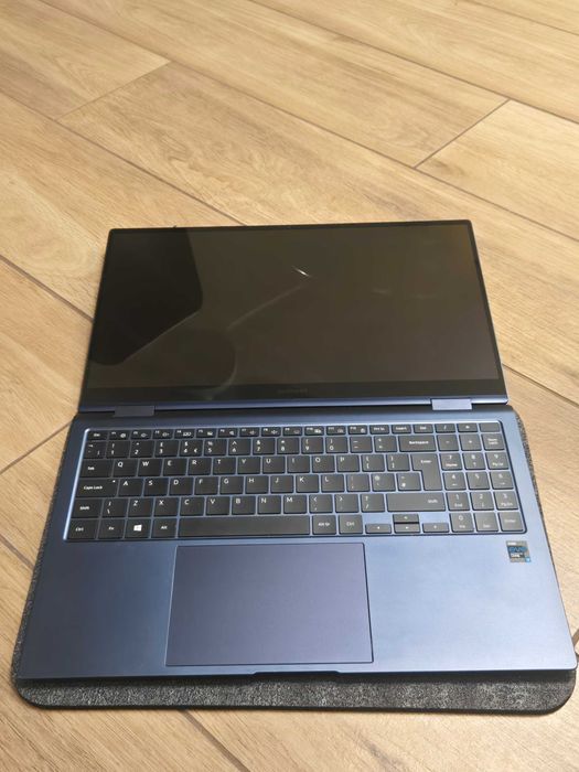 Laptop Samsung Book3 Pro 360 16 cali USZKODZONY
