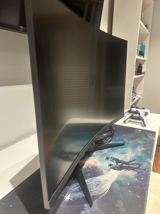 Monitor Curvo Gaming AOC 31.5" 240Hz 0.5ms (Como Novo / Impecável) C32G2ZE/BK