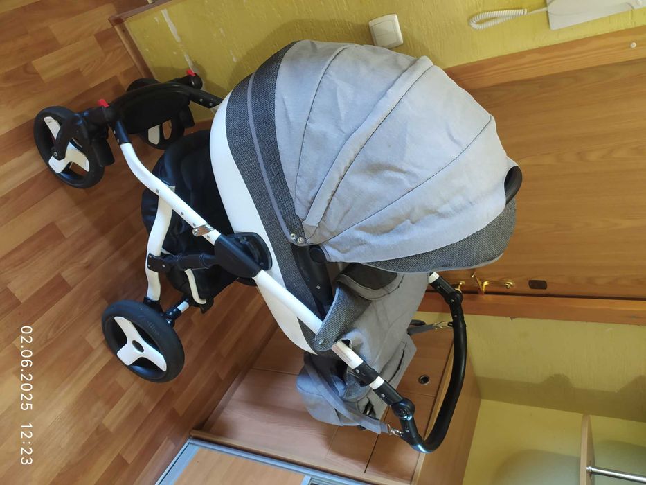 Дитяча колиска фірми  NEXT BABY