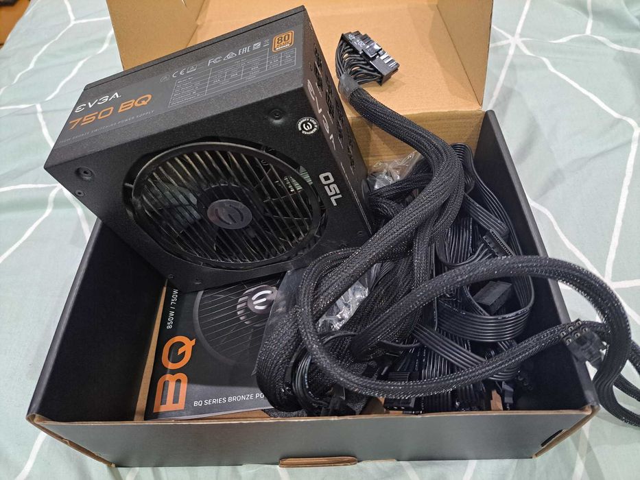 MSI Z690-A + i5 12400F + RTX 3060 Ti + 32GB RAM DDR5 4800MHz +EVGA 750