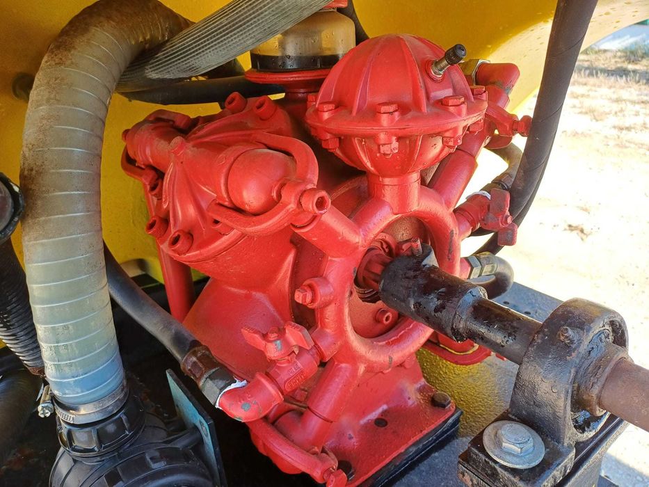 Pulverisador 2000L com barras