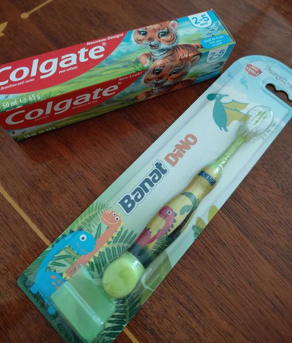 Дитяча зубна паста та щітка