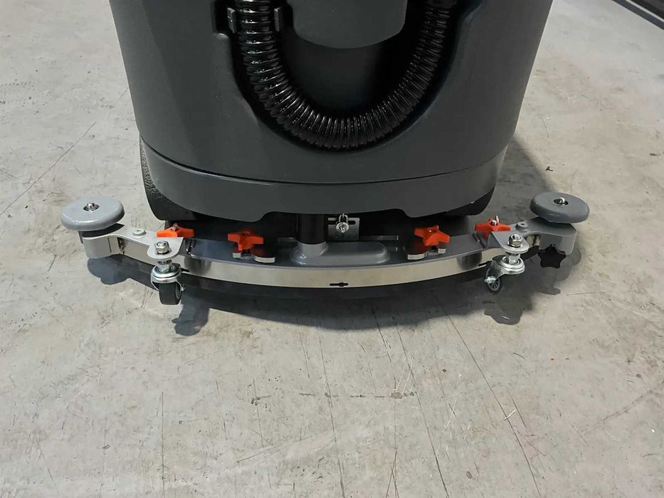 Szorowarka samojezdna Daewoo DAFR70 NOWA