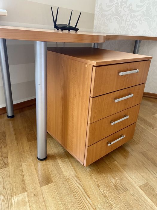 Рабочий стол, тумба, подставка для ПК