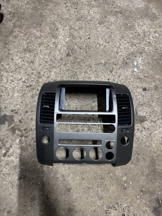 Рамка/накладка магнітоли Nissan Pathfinder R51/Navara D40 розборка