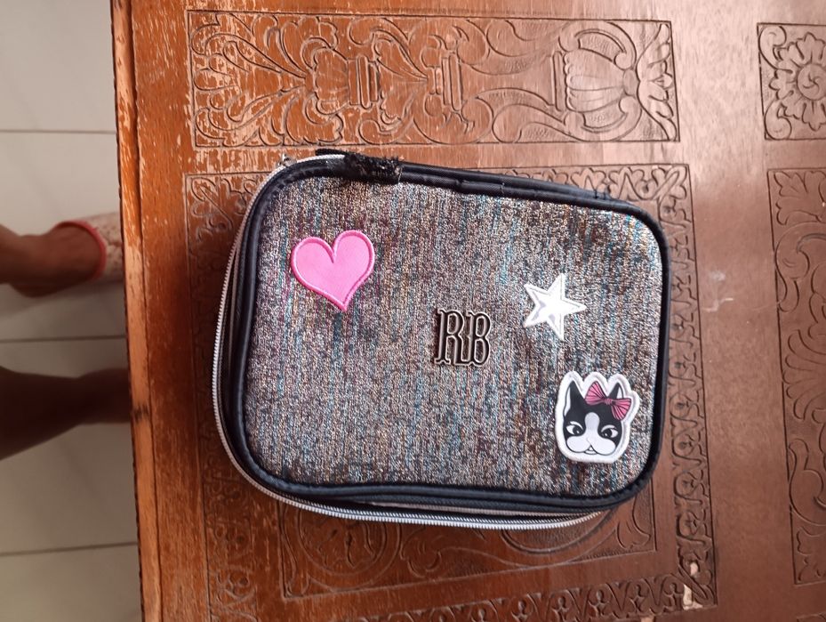 Vendo estojo multiusos