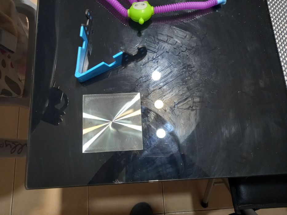 Vendo Mesa de cozinha vidro temperado.