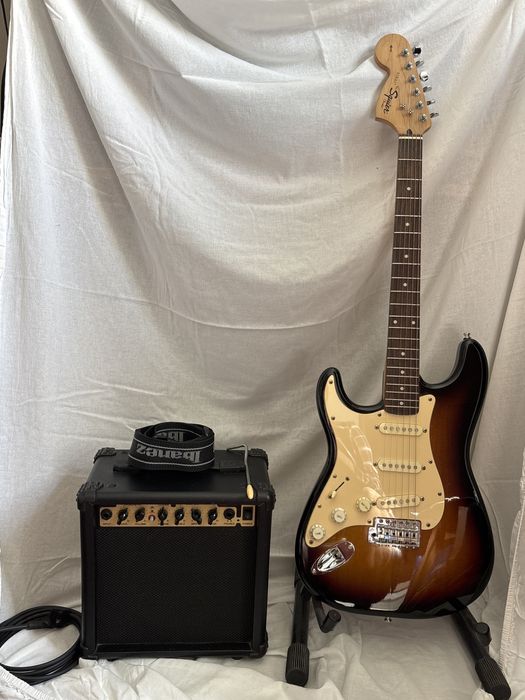 Fender Squier Strat -Canhoto