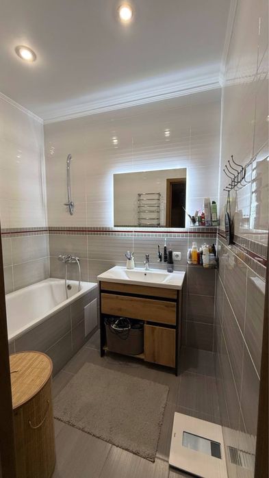 Продаж євро 3-к квартири з ремонтом в м. Буча, вул. Б. Хмельницького