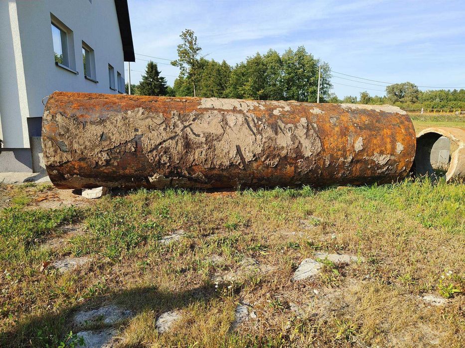 Zbiornik metalowy na paliwo albo szambo beczka