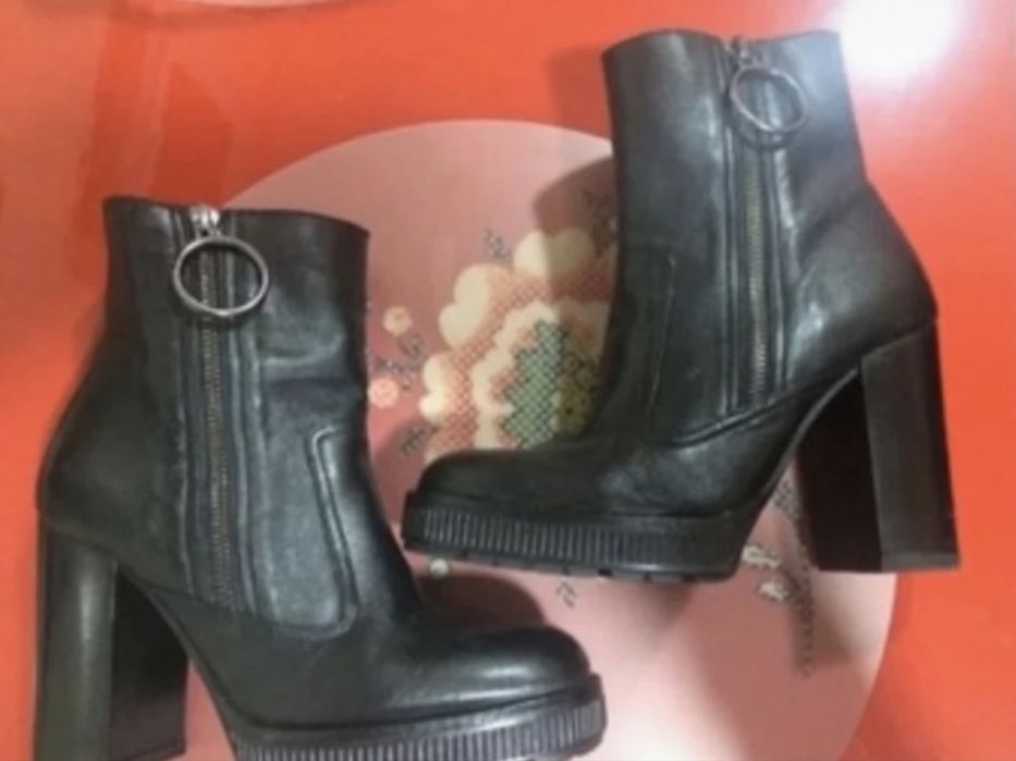Botas em pele Zara