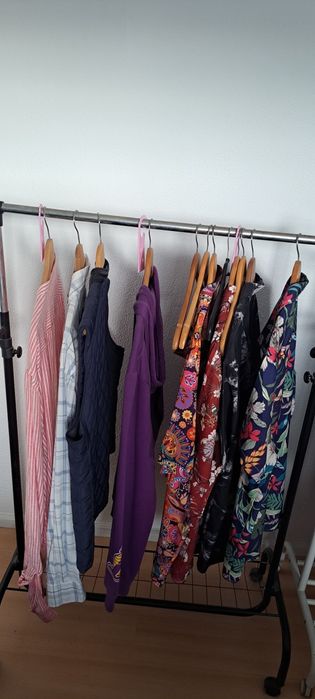 2 Suportes p/cabides (1 branco e outro cinza e preto)