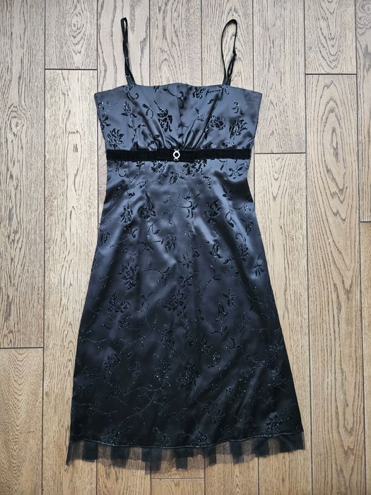 Nieużywana elegancka sukienka, czarna, Astry, rozm M