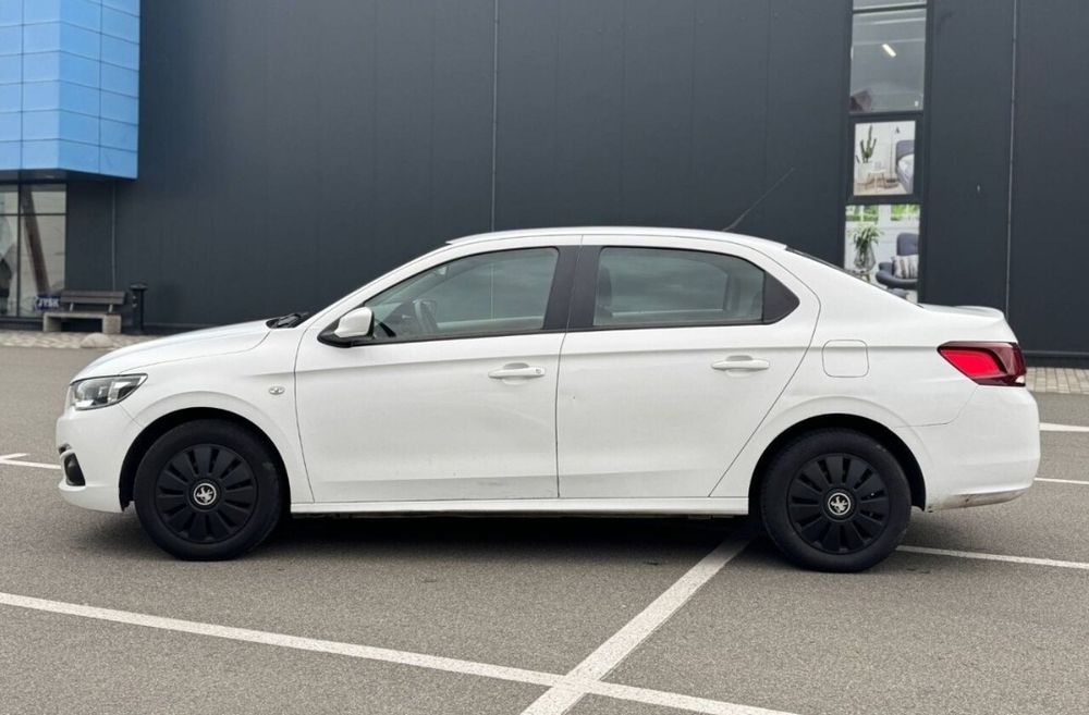 Здається автомобіль в аренду.