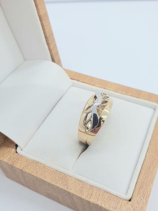 Złoty pierścionek wykonany w próbie 585-14ct