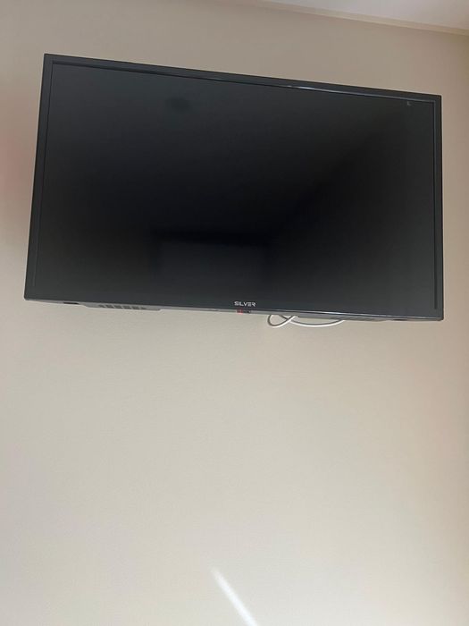 Vendo televisão com suporte.novo.