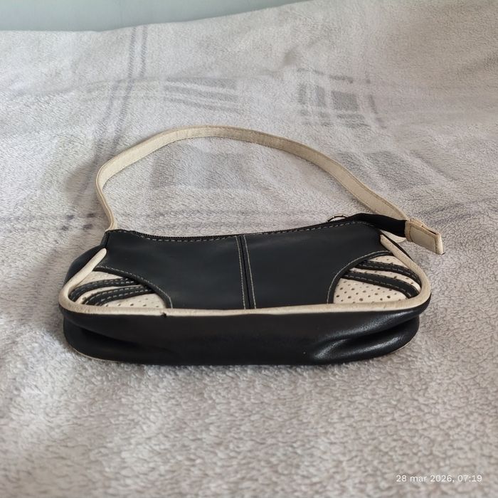 Mała torebka czarno biała