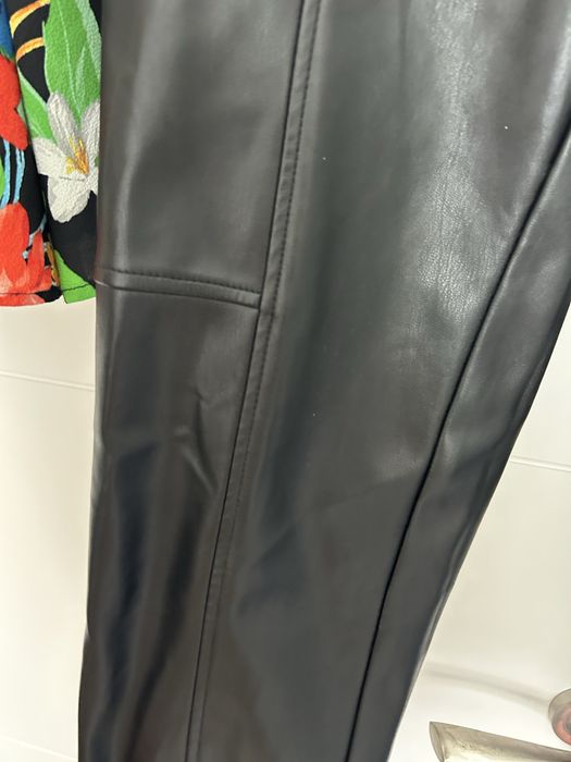 Conjunto blusa stradivarrius M e calças novas em polipele kiabi M