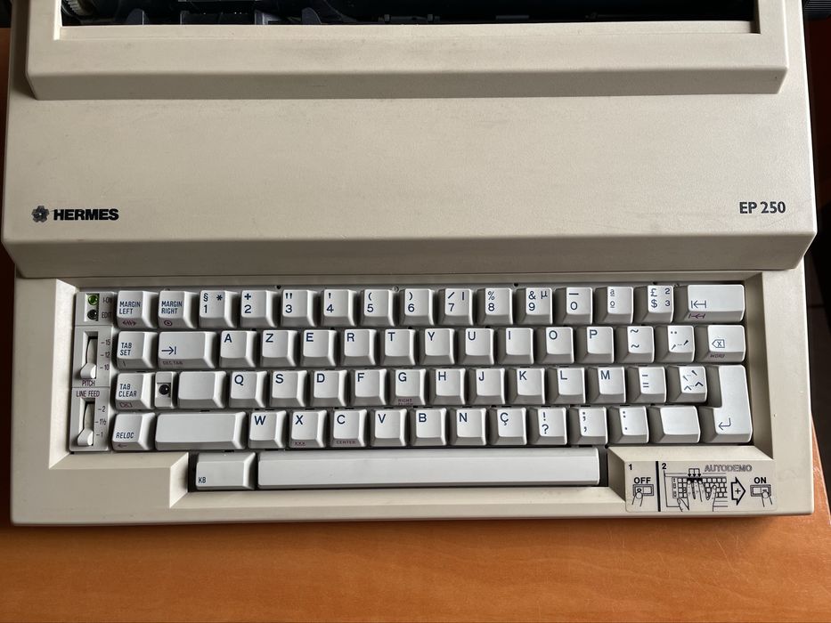 Maquina de escrver eléctrica