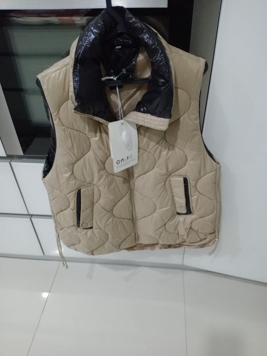 Vendo colete tipo kispo acolchoado em tom de bege e preto