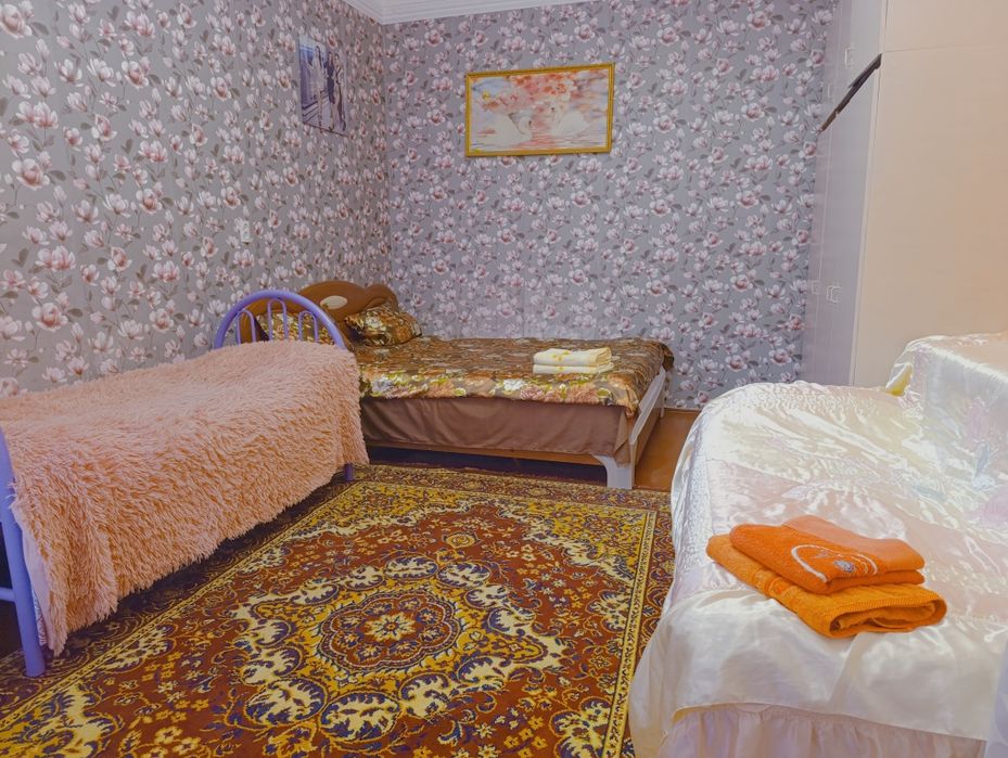 Сдаётся от хозяики 1 ком . квартира  в близи ЖД .5 спальных мест.