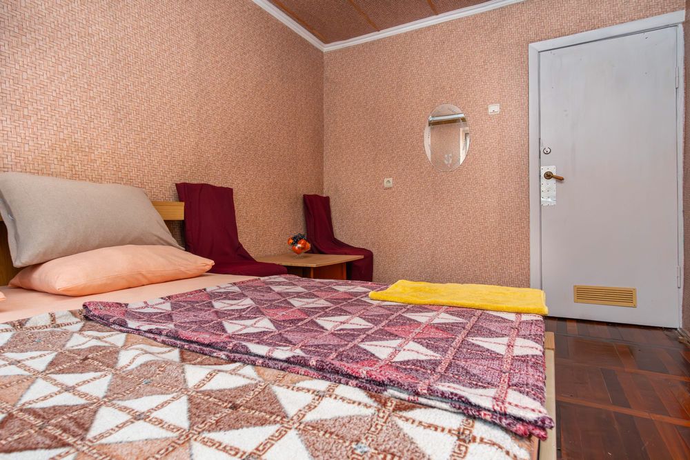 ВІЛЬНА. ТЕПЛО завжди . Подобово,2-х. кімнатна Читай опис.