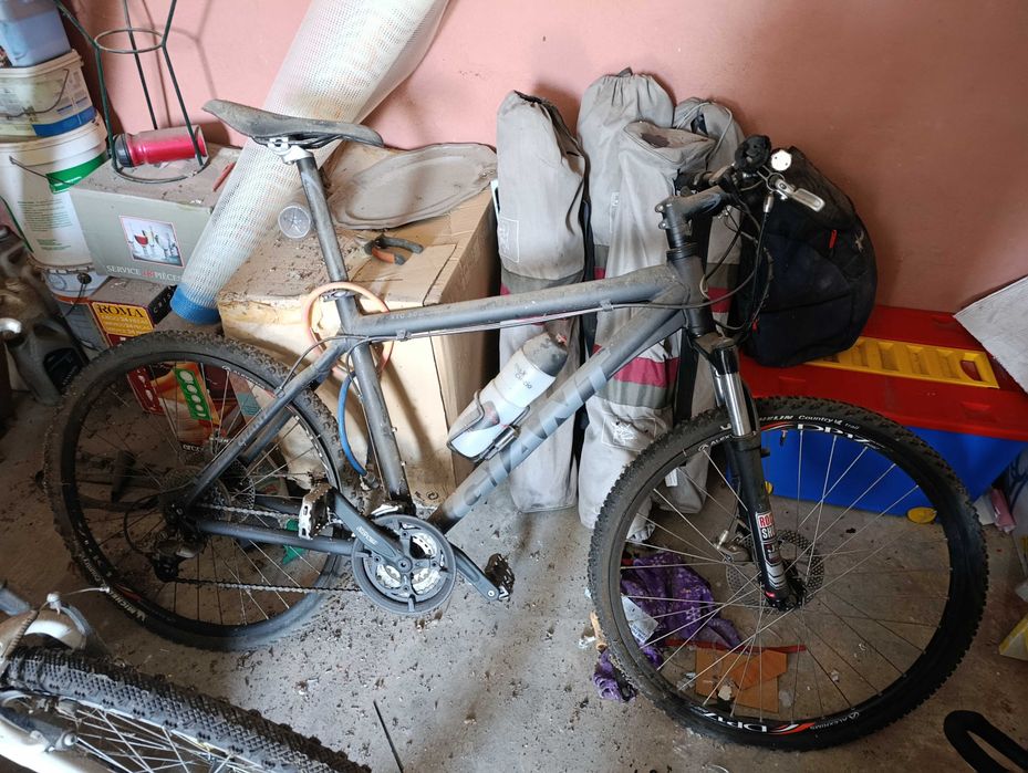 Venda duas bicicletas Montanha usadas ambas equipas com material shimano