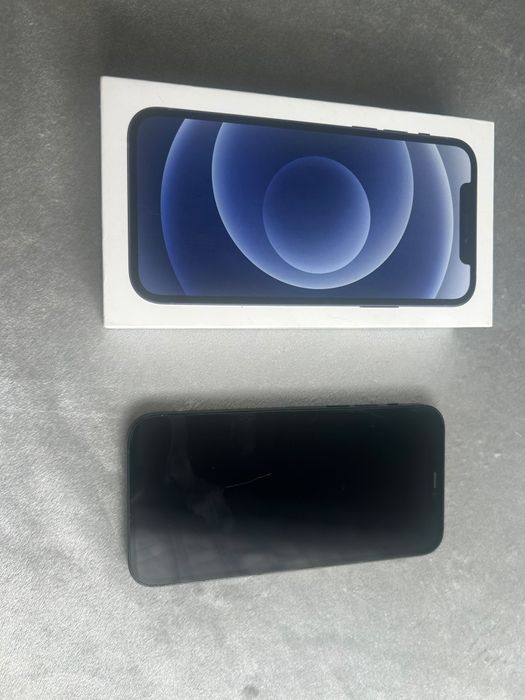 iPhone 12 sem carregador
